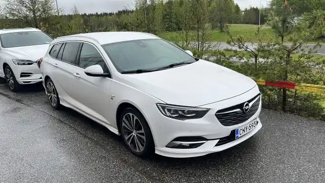 Valkoinen Farmari, Opel Insignia – CNY-593