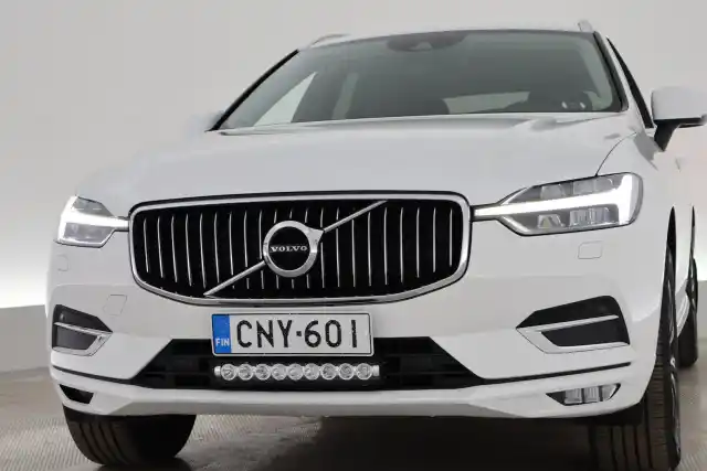 Valkoinen Maastoauto, Volvo XC60 – CNY-601