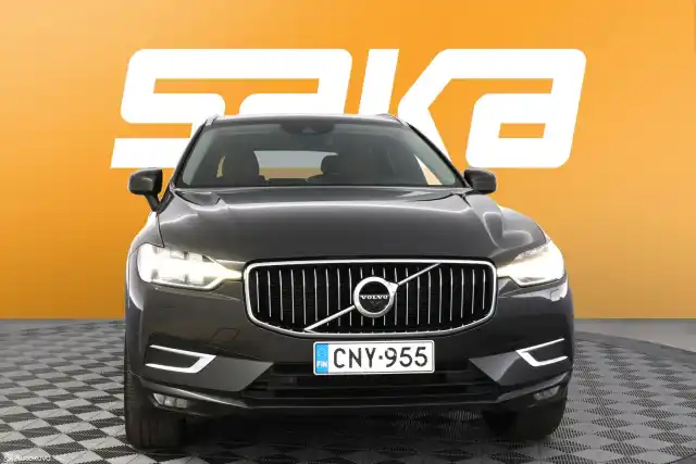 Harmaa Maastoauto, Volvo XC60 – CNY-955