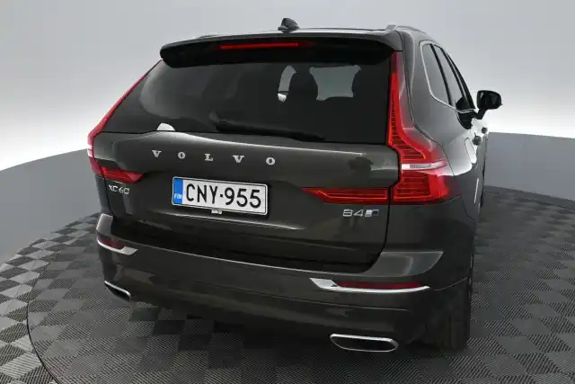 Harmaa Maastoauto, Volvo XC60 – CNY-955