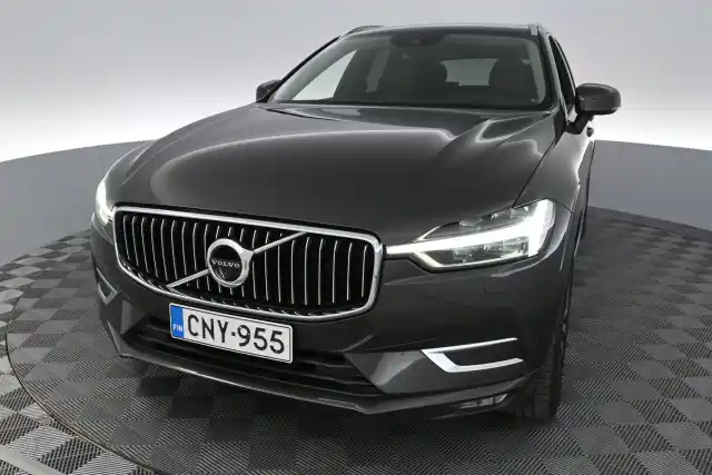 Harmaa Maastoauto, Volvo XC60 – CNY-955