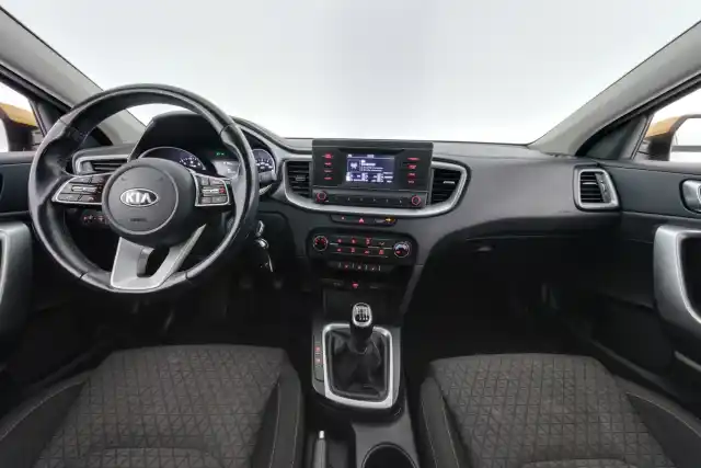 Keltainen Viistoperä, Kia XCeed – CNZ-657