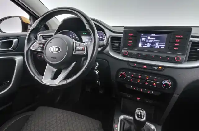 Keltainen Viistoperä, Kia XCeed – CNZ-657