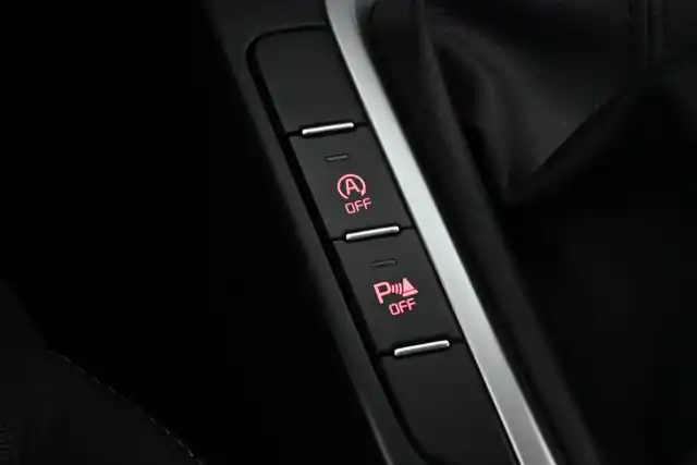 Keltainen Viistoperä, Kia XCeed – CNZ-657
