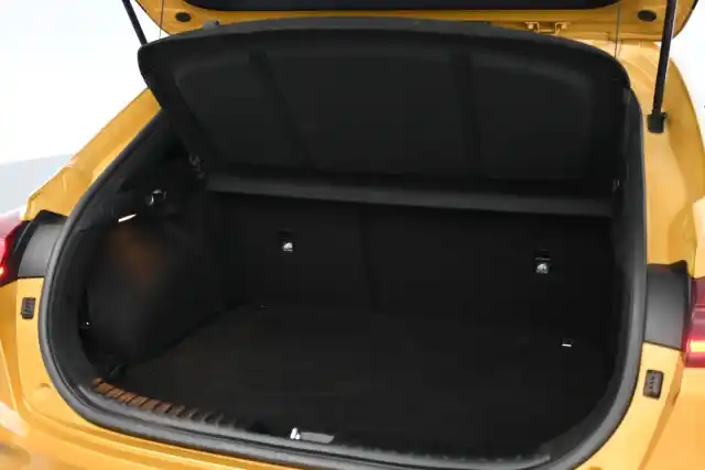 Keltainen Viistoperä, Kia XCeed – CNZ-657