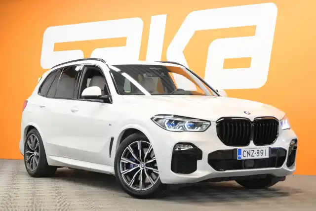 Valkoinen Maastoauto, BMW X5 – CNZ-891