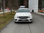 Valkoinen Sedan, Mercedes-Benz C – COB-128, kuva 2
