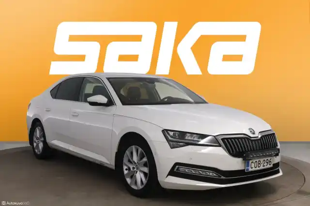 Valkoinen Sedan, Skoda Superb – COB-296