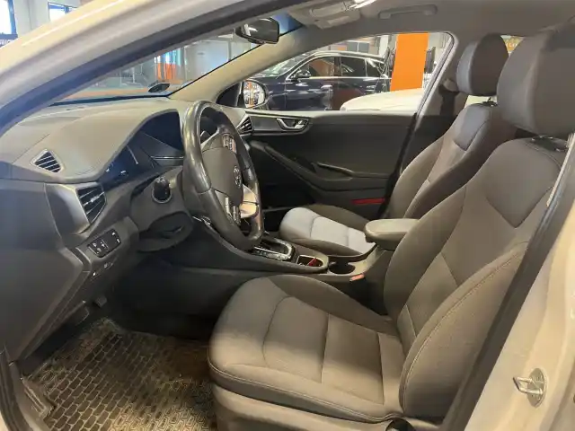 Valkoinen Viistoperä, Hyundai IONIQ hybrid – COB-954