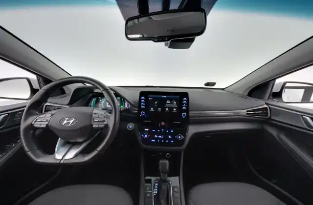 Valkoinen Viistoperä, Hyundai IONIQ hybrid – COB-954