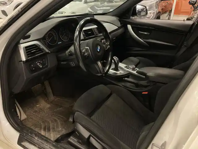 Valkoinen Farmari, BMW 320 – COC-318