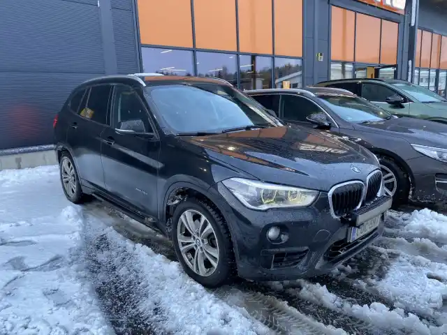 Musta Maastoauto, BMW X1 – COC-591