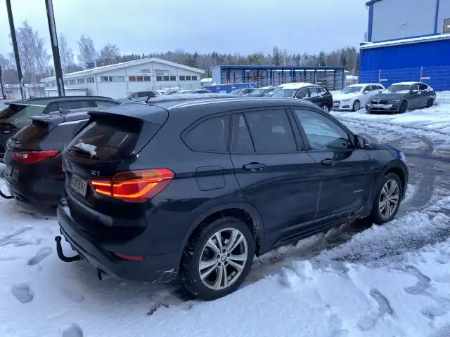 Musta Maastoauto, BMW X1 – COC-591