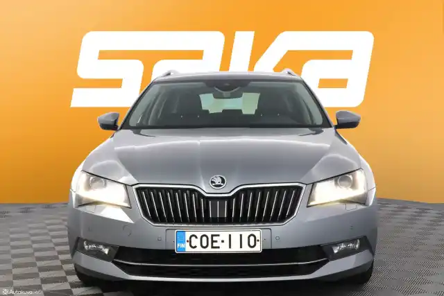 Harmaa Farmari, Skoda Superb – COE-110