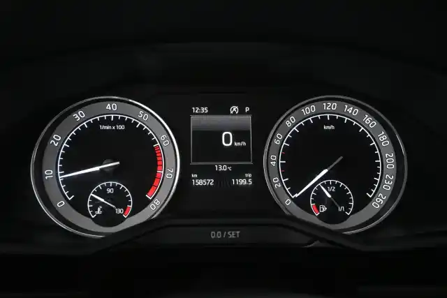 Harmaa Farmari, Skoda Superb – COE-110
