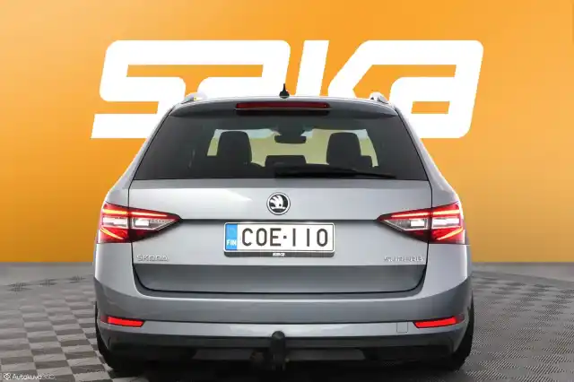 Harmaa Farmari, Skoda Superb – COE-110