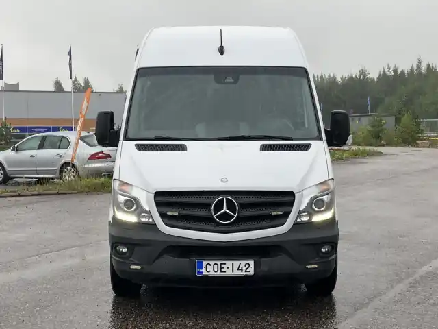 Valkoinen Pakettiauto, Mercedes-Benz Sprinter – COE-142