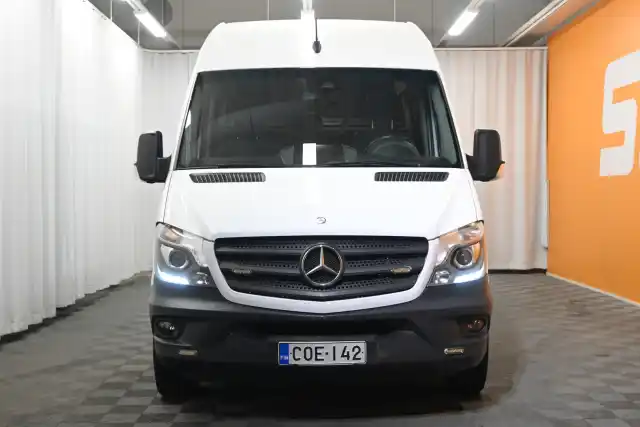 Valkoinen Pakettiauto, Mercedes-Benz Sprinter – COE-142