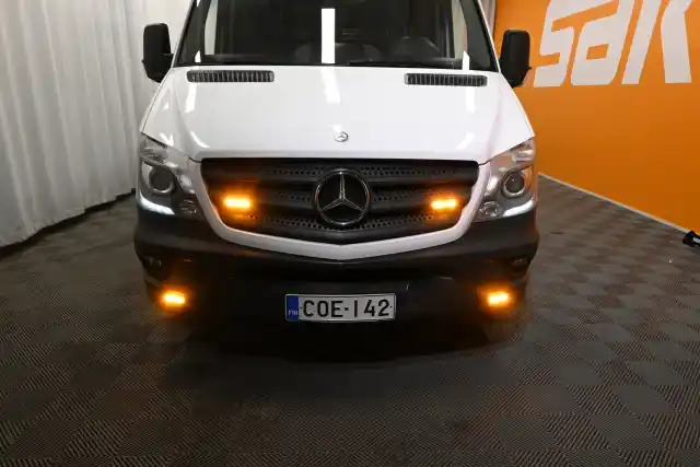 Valkoinen Pakettiauto, Mercedes-Benz Sprinter – COE-142