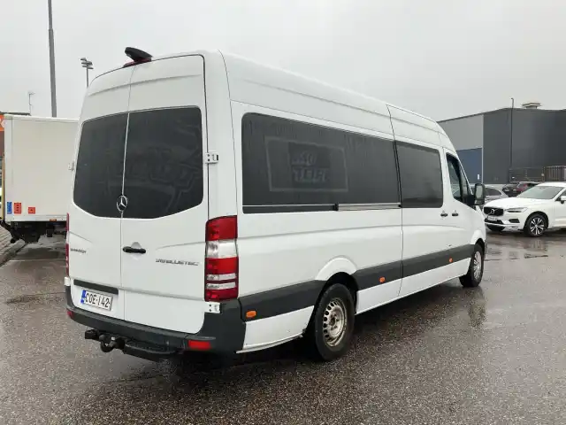 Valkoinen Pakettiauto, Mercedes-Benz Sprinter – COE-142