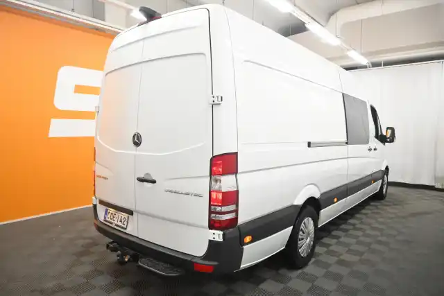 Valkoinen Pakettiauto, Mercedes-Benz Sprinter – COE-142