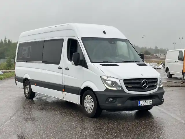 Valkoinen Pakettiauto, Mercedes-Benz Sprinter – COE-142