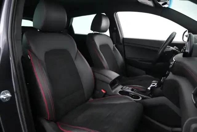 Harmaa Maastoauto, Hyundai Tucson – COE-921