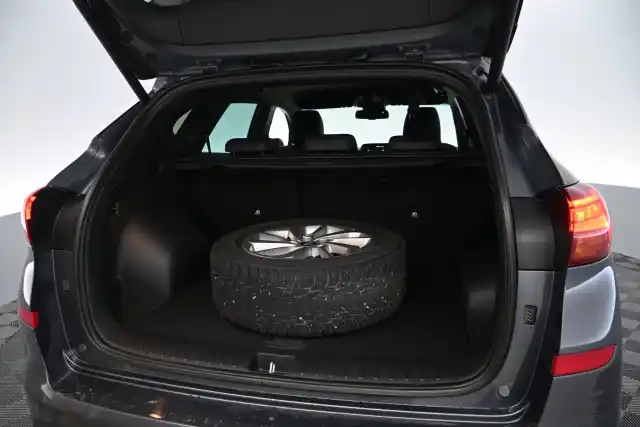 Harmaa Maastoauto, Hyundai Tucson – COE-921