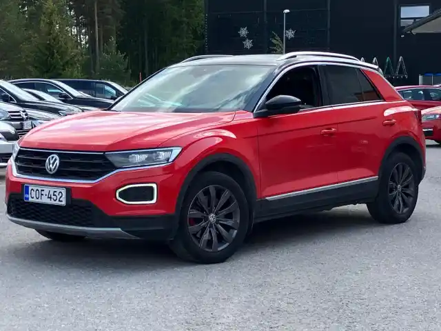 Punainen Maastoauto, Volkswagen T-Roc – COF-452