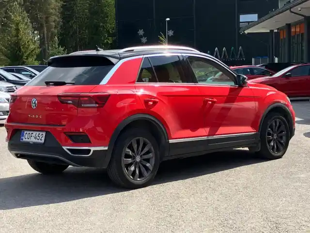 Punainen Maastoauto, Volkswagen T-Roc – COF-452