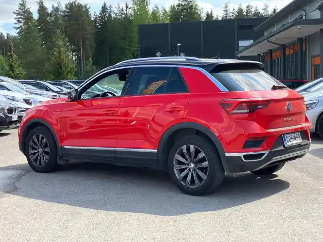 Punainen Maastoauto, Volkswagen T-Roc – COF-452