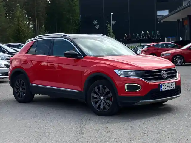Punainen Maastoauto, Volkswagen T-Roc – COF-452