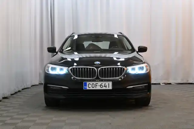 Musta Farmari, BMW 520 – COF-641