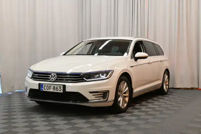 Valkoinen Farmari, Volkswagen Passat – COF-863