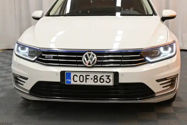 Valkoinen Farmari, Volkswagen Passat – COF-863