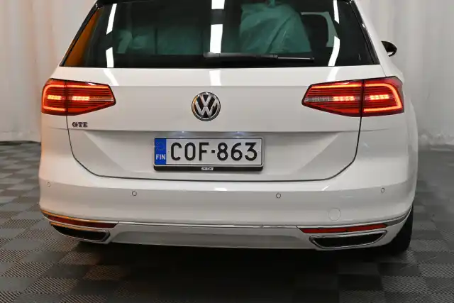 Valkoinen Farmari, Volkswagen Passat – COF-863