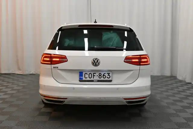 Valkoinen Farmari, Volkswagen Passat – COF-863