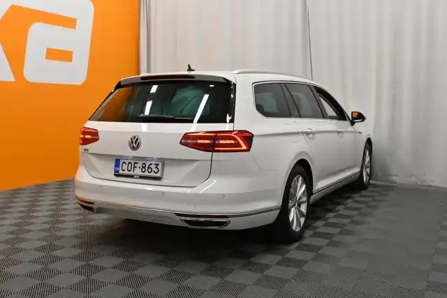 Valkoinen Farmari, Volkswagen Passat – COF-863