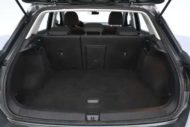 Harmaa Maastoauto, Volkswagen T-Roc – COG-429