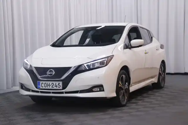 Valkoinen Viistoperä, Nissan Leaf – COH-245