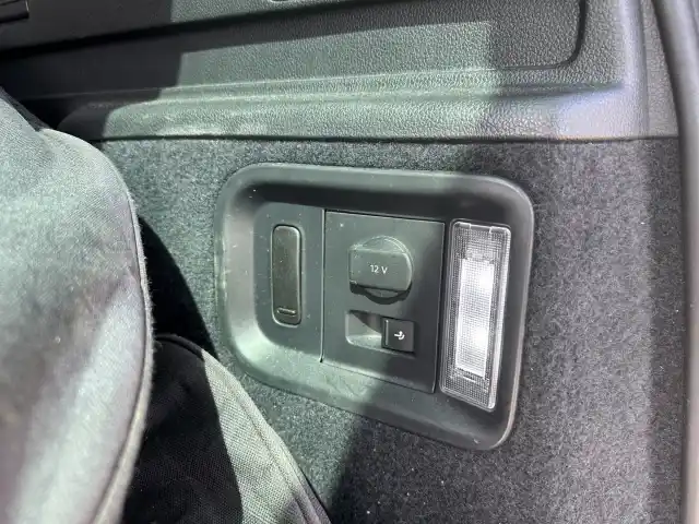 Vihreä Tila-auto, Volkswagen Sharan – COH-558