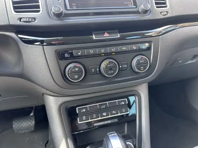Vihreä Tila-auto, Volkswagen Sharan – COH-558