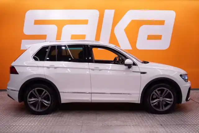 Valkoinen Maastoauto, Volkswagen Tiguan – COH-665