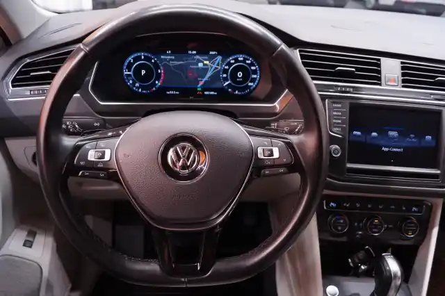 Valkoinen Maastoauto, Volkswagen Tiguan – COH-665