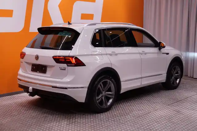 Valkoinen Maastoauto, Volkswagen Tiguan – COH-665