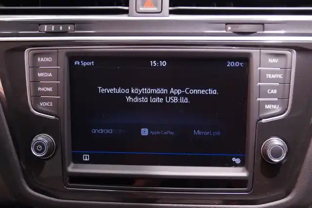 Valkoinen Maastoauto, Volkswagen Tiguan – COH-665
