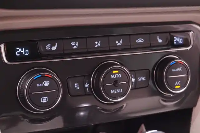 Valkoinen Maastoauto, Volkswagen Tiguan – COH-665