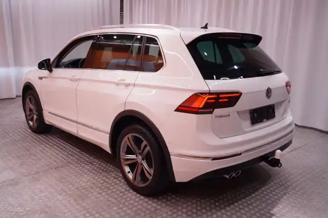 Valkoinen Maastoauto, Volkswagen Tiguan – COH-665
