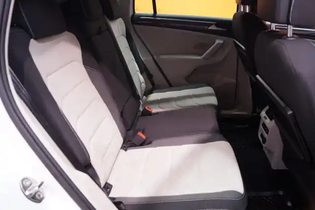 Valkoinen Maastoauto, Volkswagen Tiguan – COH-665