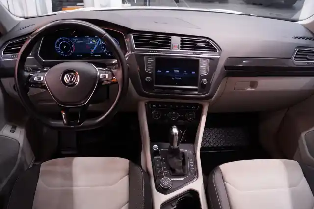 Valkoinen Maastoauto, Volkswagen Tiguan – COH-665